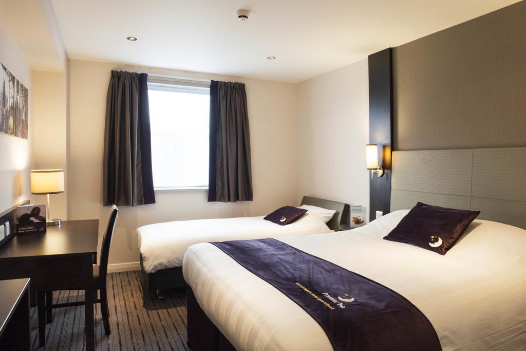 Premier Inn Dundee Centre Exteriör bild