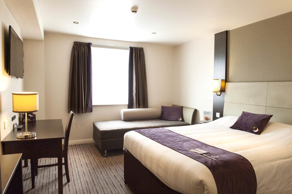 Premier Inn Dundee Centre Exteriör bild