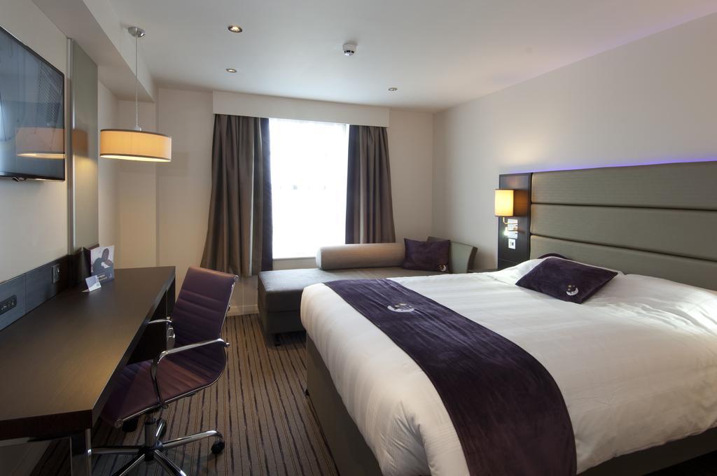 Premier Inn Dundee Centre Exteriör bild